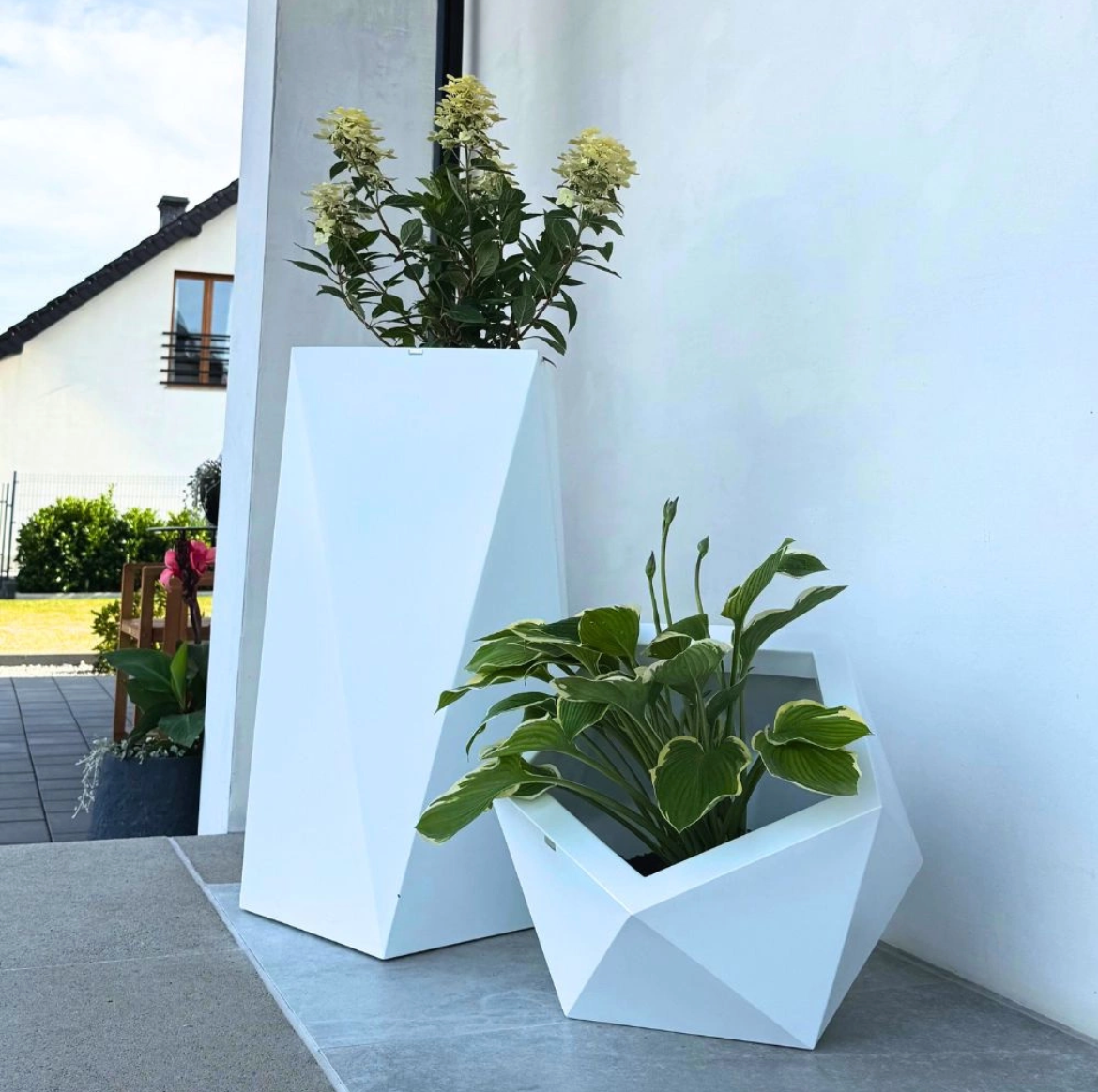 Moderner geometrischer Pflanzkübel Weiß – Outdoor Blumentopf für Garten, Terrasse und Balkon – Dekorativer XXL Pflanztopf